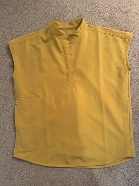 FIGS Rafaela Scrub Top - LIGHT GOLD XXS